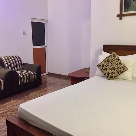 Thisara Guest House Polonnaruwa Rum bild