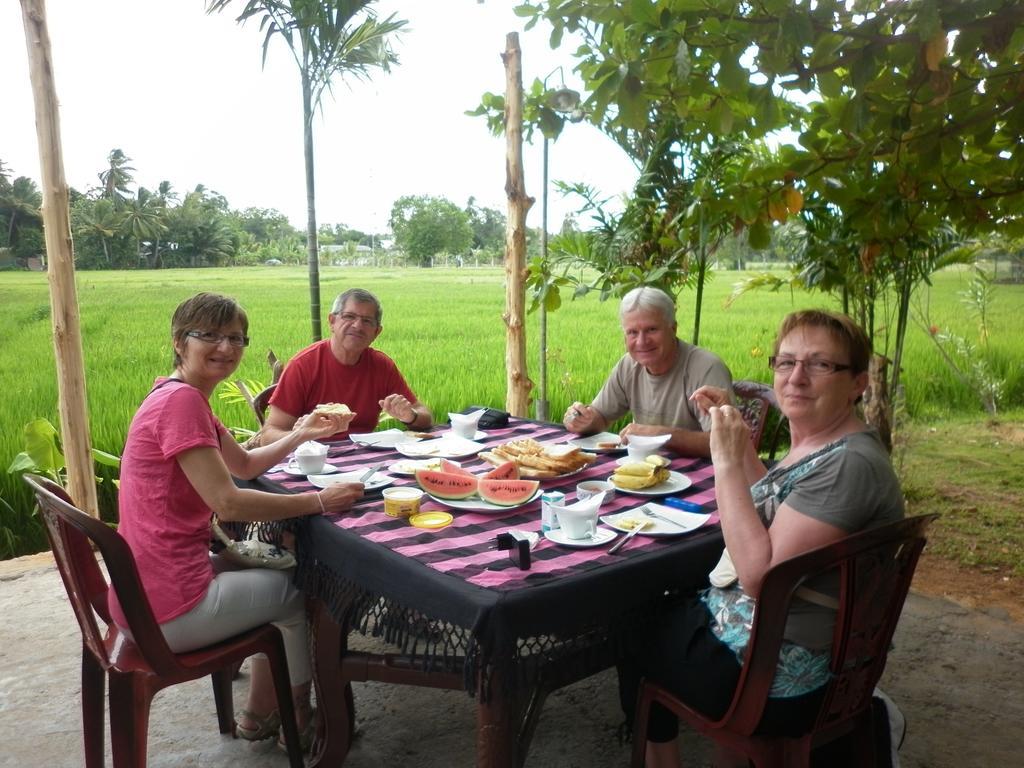 Thisara Guest House Polonnaruwa Exteriör bild