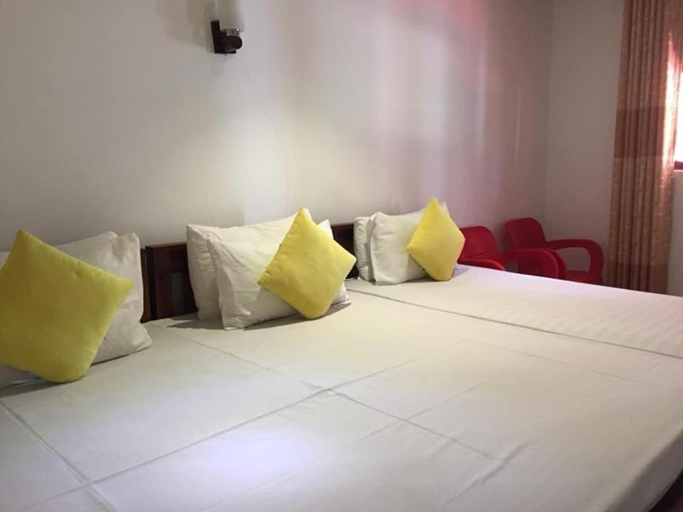 Thisara Guest House Polonnaruwa Exteriör bild