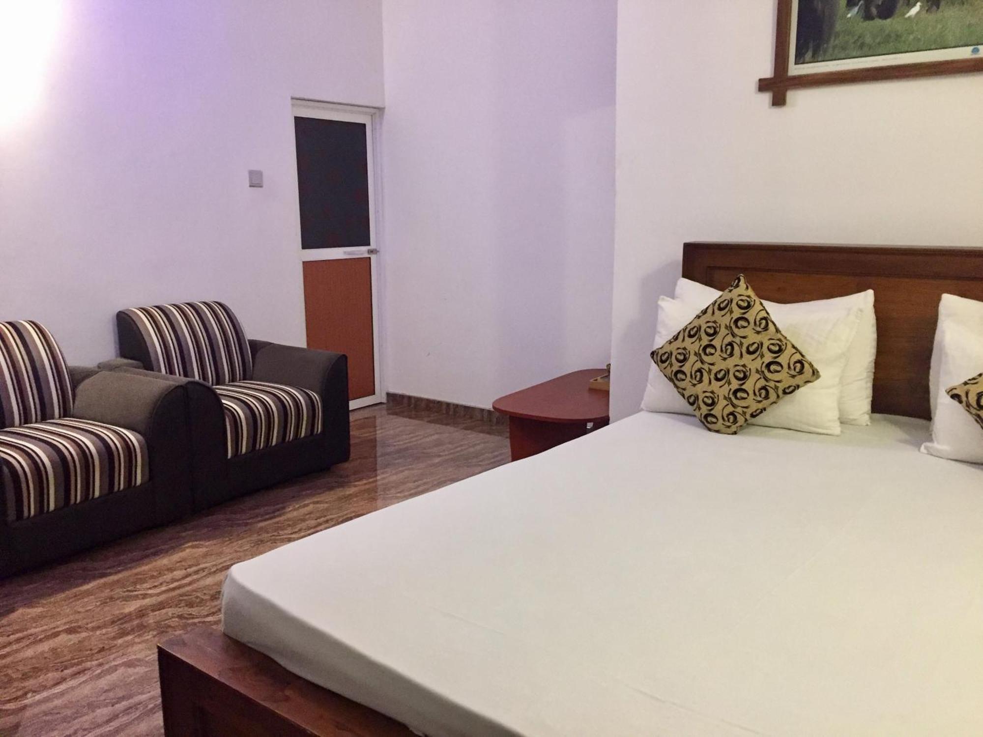 Thisara Guest House Polonnaruwa Rum bild