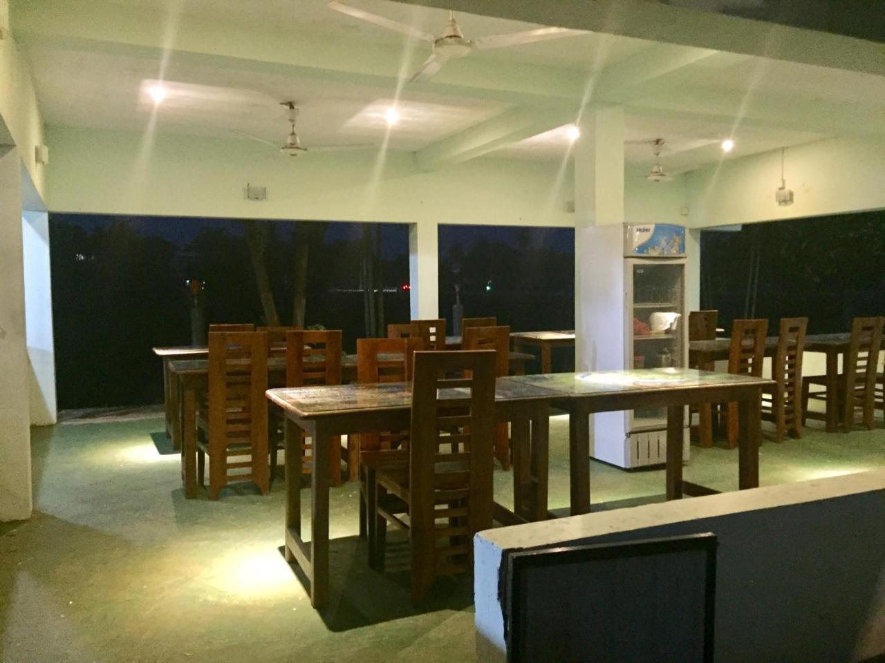 Thisara Guest House Polonnaruwa Exteriör bild