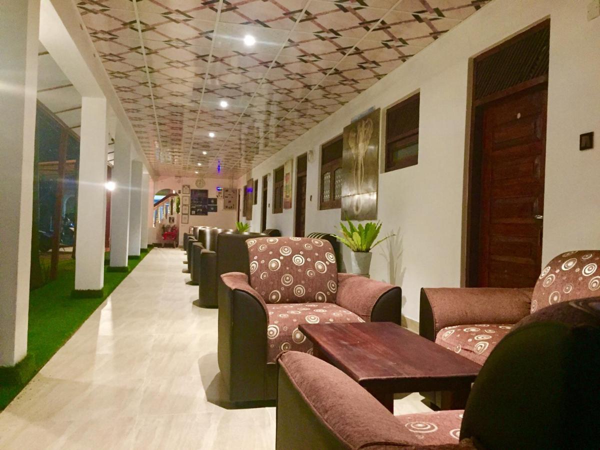 Thisara Guest House Polonnaruwa Exteriör bild
